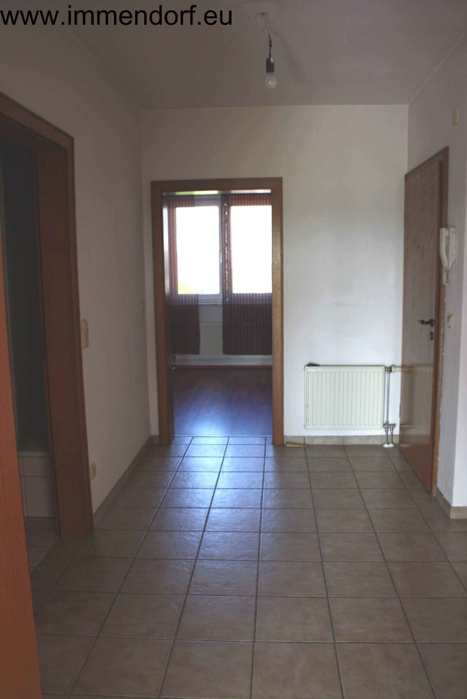 Top 2 Zimmer-Wohnung mit Lift, Balkon und Aussicht ins Grüne!