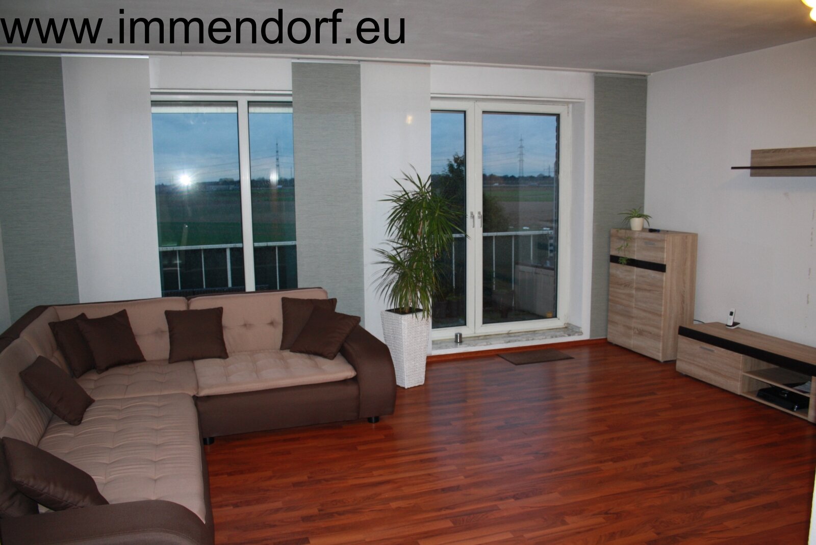 Top 2 Zimmer-Wohnung mit Lift, Balkon und Aussicht ins Grüne!