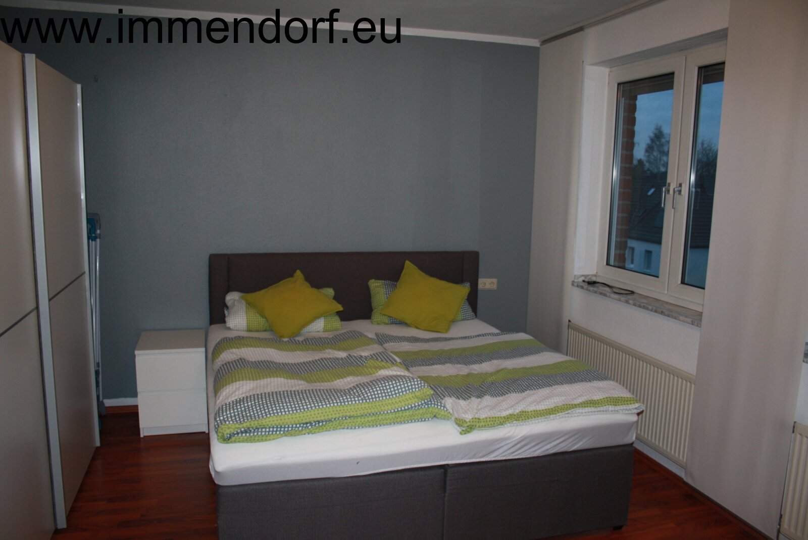 Top 2 Zimmer-Wohnung mit Lift, Balkon und Aussicht ins Grüne!