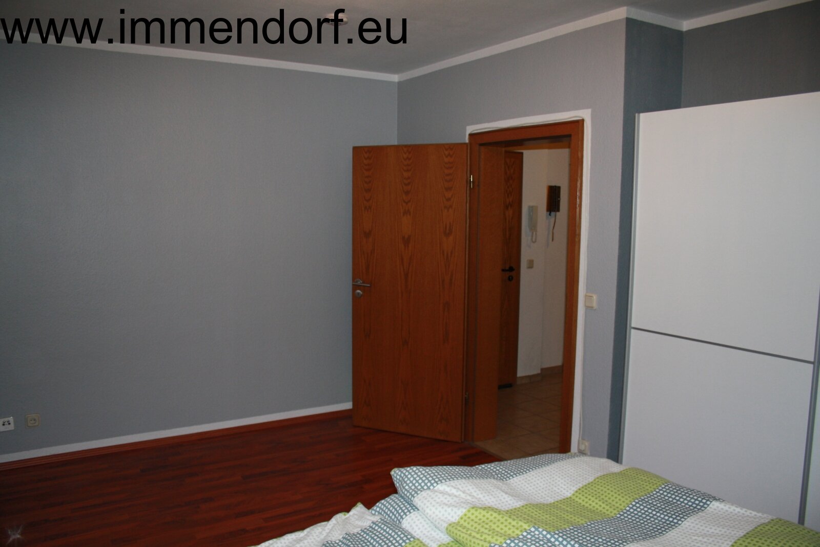 Top 2 Zimmer-Wohnung mit Lift, Balkon und Aussicht ins Grüne!