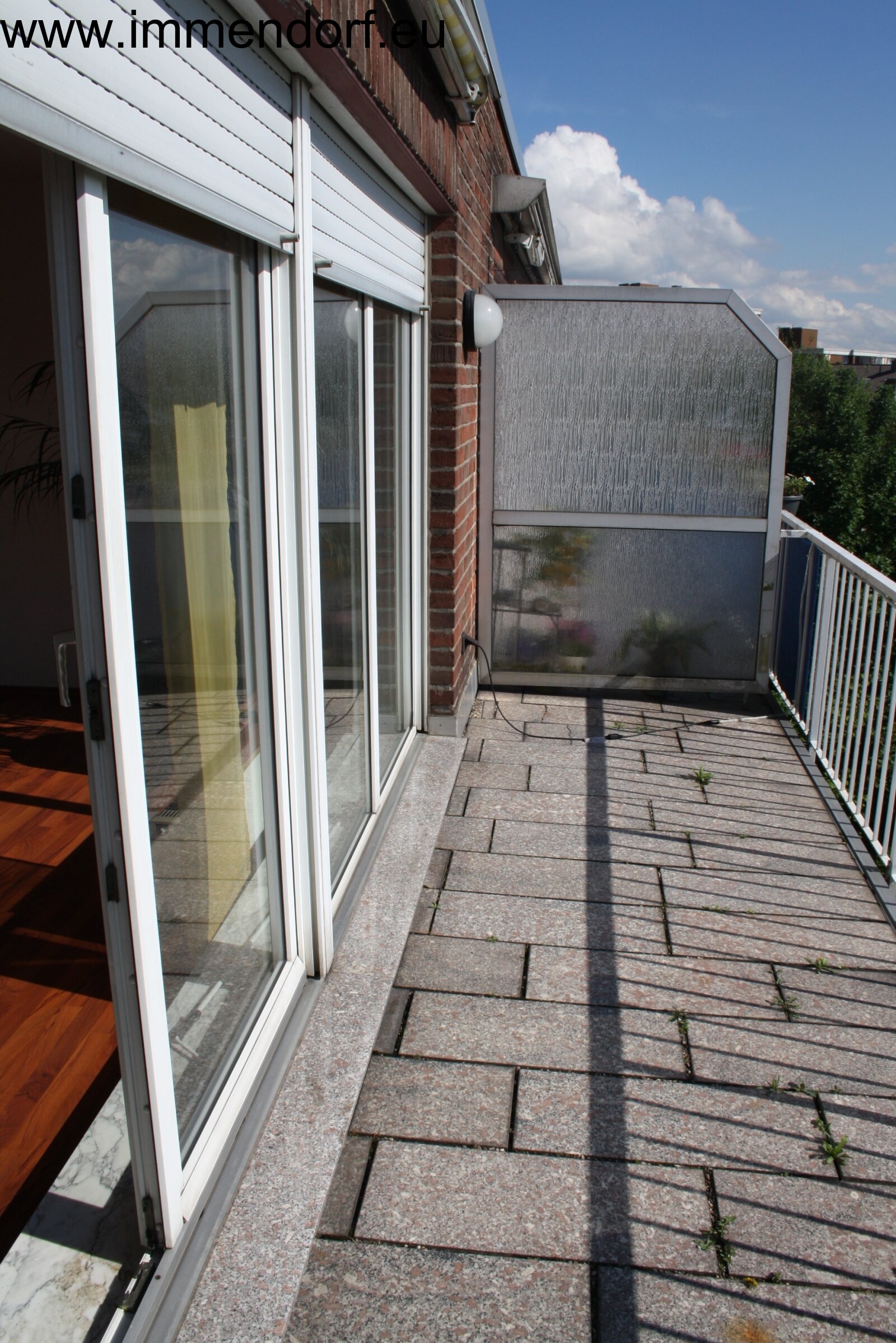 Top 2 Zimmer-Wohnung mit Lift, Balkon und Aussicht ins Grüne!