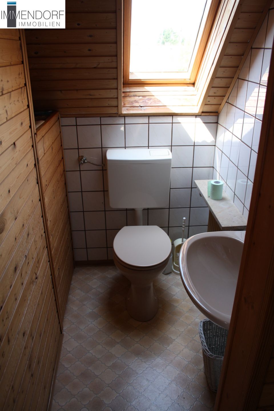 Bild 17 WC und Waschbecken DG